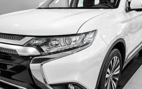 Mitsubishi Outlander III рестайлинг 3, 2019 год, 2 500 000 рублей, 11 фотография