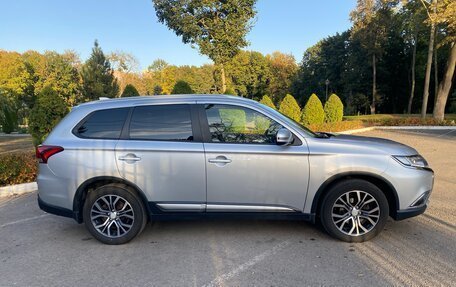 Mitsubishi Outlander III рестайлинг 3, 2018 год, 2 150 000 рублей, 3 фотография