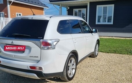 Mitsubishi Outlander III рестайлинг 3, 2014 год, 1 650 000 рублей, 8 фотография