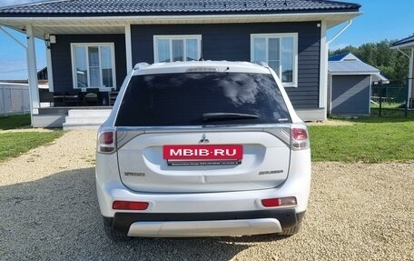 Mitsubishi Outlander III рестайлинг 3, 2014 год, 1 650 000 рублей, 7 фотография