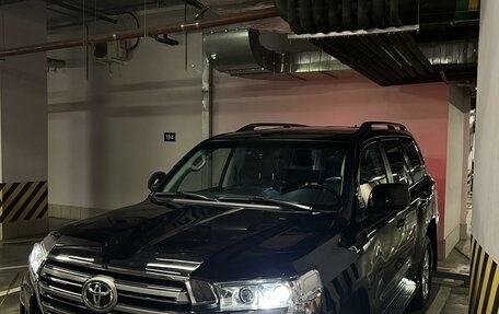 Toyota Land Cruiser 200, 2017 год, 6 590 000 рублей, 2 фотография