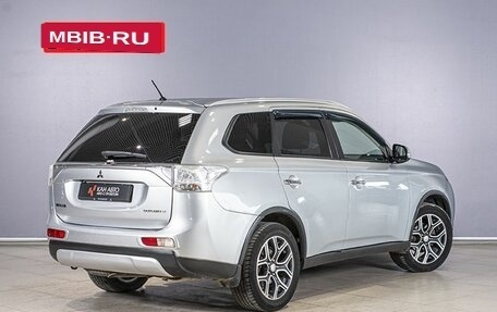 Mitsubishi Outlander III рестайлинг 3, 2014 год, 1 330 000 рублей, 2 фотография