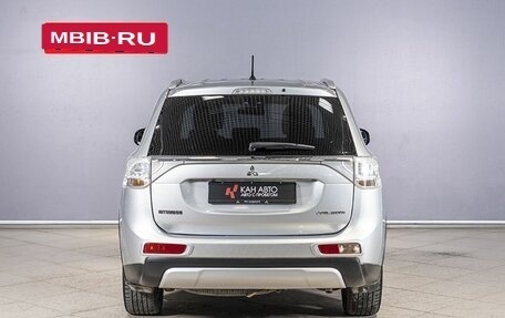 Mitsubishi Outlander III рестайлинг 3, 2014 год, 1 330 000 рублей, 11 фотография