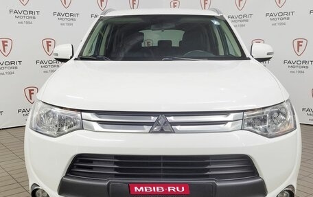 Mitsubishi Outlander III рестайлинг 3, 2014 год, 1 940 000 рублей, 2 фотография