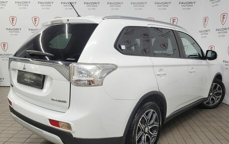 Mitsubishi Outlander III рестайлинг 3, 2014 год, 1 940 000 рублей, 6 фотография