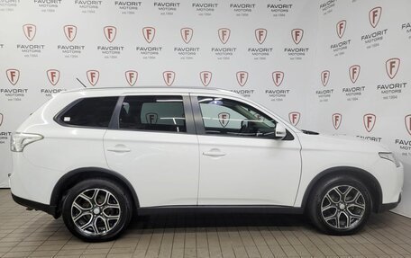 Mitsubishi Outlander III рестайлинг 3, 2014 год, 1 940 000 рублей, 4 фотография