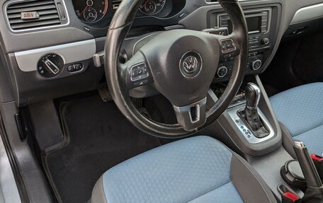 Volkswagen Jetta VI, 2013 год, 1 400 000 рублей, 11 фотография