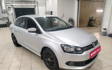 Volkswagen Polo VI (EU Market), 2013 год, 850 000 рублей, 2 фотография