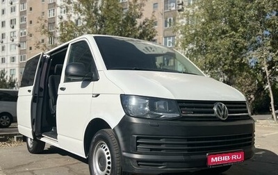 Volkswagen Caravelle T6 рестайлинг, 2017 год, 2 580 000 рублей, 1 фотография