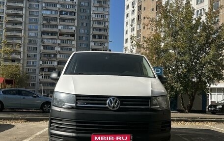 Volkswagen Caravelle T6 рестайлинг, 2017 год, 2 580 000 рублей, 19 фотография