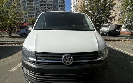 Volkswagen Caravelle T6 рестайлинг, 2017 год, 2 580 000 рублей, 17 фотография