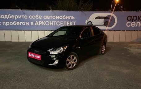 Hyundai Solaris II рестайлинг, 2013 год, 860 000 рублей, 1 фотография