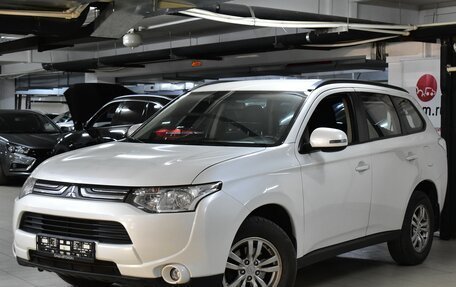 Mitsubishi Outlander III рестайлинг 3, 2013 год, 1 670 000 рублей, 2 фотография