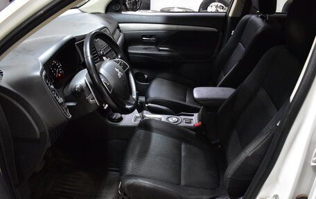 Mitsubishi Outlander III рестайлинг 3, 2013 год, 1 670 000 рублей, 7 фотография