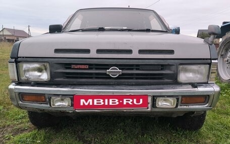 Nissan Terrano II рестайлинг, 1991 год, 330 000 рублей, 3 фотография