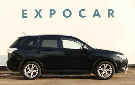 Mitsubishi Outlander III рестайлинг 3, 2014 год, 1 697 000 рублей, 4 фотография