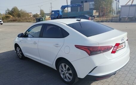 Hyundai Solaris II рестайлинг, 2021 год, 1 750 000 рублей, 3 фотография