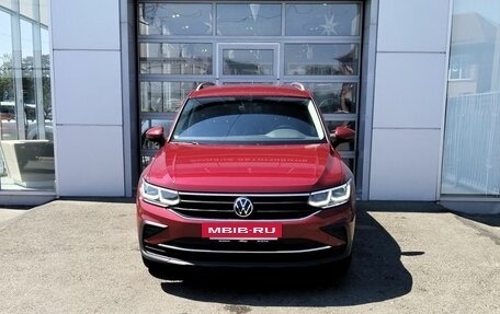 Volkswagen Tiguan II, 2021 год, 2 860 000 рублей, 2 фотография