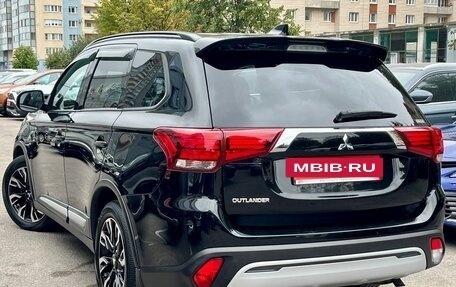 Mitsubishi Outlander III рестайлинг 3, 2021 год, 2 999 000 рублей, 4 фотография