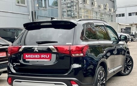 Mitsubishi Outlander III рестайлинг 3, 2021 год, 2 999 000 рублей, 6 фотография