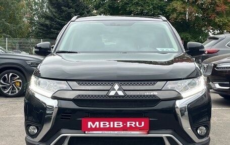 Mitsubishi Outlander III рестайлинг 3, 2021 год, 2 999 000 рублей, 2 фотография