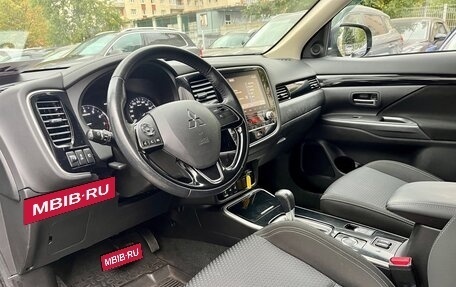 Mitsubishi Outlander III рестайлинг 3, 2021 год, 2 999 000 рублей, 7 фотография