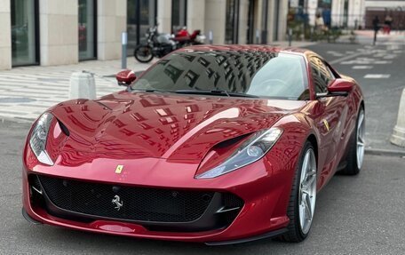 Ferrari 812, 2020 год, 38 000 000 рублей, 2 фотография