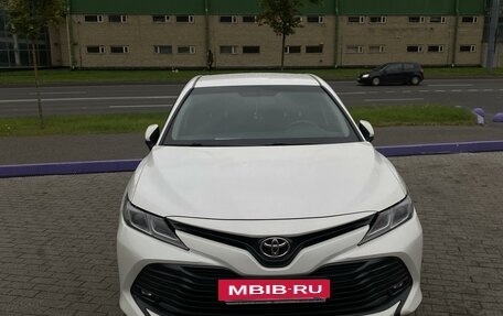 Toyota Camry, 2018 год, 2 400 000 рублей, 3 фотография