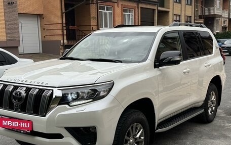 Toyota Land Cruiser Prado 150 рестайлинг 2, 2021 год, 5 400 000 рублей, 2 фотография