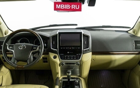 Toyota Land Cruiser 200, 2015 год, 8 249 000 рублей, 13 фотография