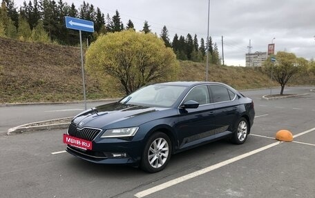 Skoda Superb III рестайлинг, 2019 год, 2 350 000 рублей, 3 фотография