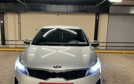 KIA Rio IV, 2021 год, 1 820 000 рублей, 4 фотография