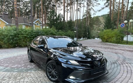 Toyota Camry, 2018 год, 3 480 000 рублей, 3 фотография