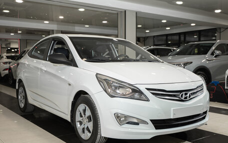 Hyundai Solaris II рестайлинг, 2015 год, 1 000 000 рублей, 2 фотография