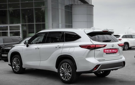 Toyota Highlander, 2023 год, 7 990 000 рублей, 4 фотография