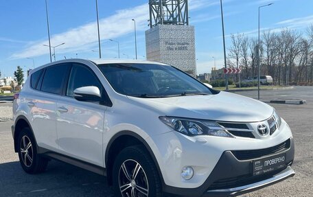 Toyota RAV4, 2015 год, 2 138 000 рублей, 3 фотография