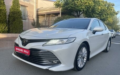 Toyota Camry, 2019 год, 3 050 000 рублей, 1 фотография