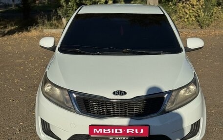 KIA Rio III рестайлинг, 2015 год, 830 000 рублей, 1 фотография