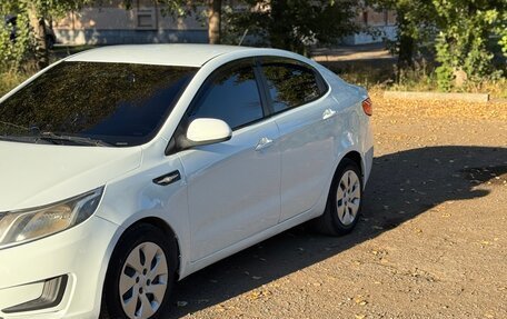 KIA Rio III рестайлинг, 2015 год, 830 000 рублей, 2 фотография