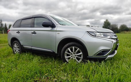 Mitsubishi Outlander III рестайлинг 3, 2018 год, 2 115 000 рублей, 6 фотография