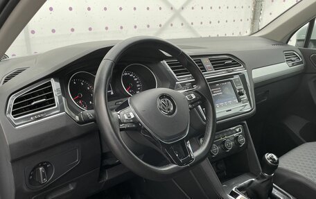 Volkswagen Tiguan II, 2018 год, 2 330 000 рублей, 16 фотография