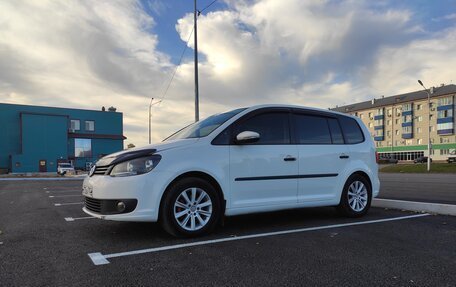 Volkswagen Touran III, 2011 год, 1 240 000 рублей, 1 фотография