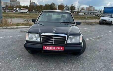 Mercedes-Benz E-Класс, 1993 год, 680 000 рублей, 1 фотография