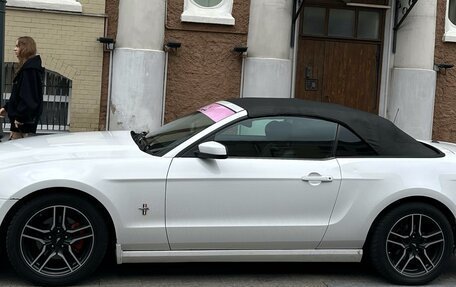 Ford Mustang VI рестайлинг, 2013 год, 1 950 000 рублей, 2 фотография