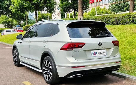 Volkswagen Tiguan II, 2021 год, 2 600 000 рублей, 4 фотография