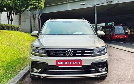 Volkswagen Tiguan II, 2021 год, 2 600 000 рублей, 2 фотография