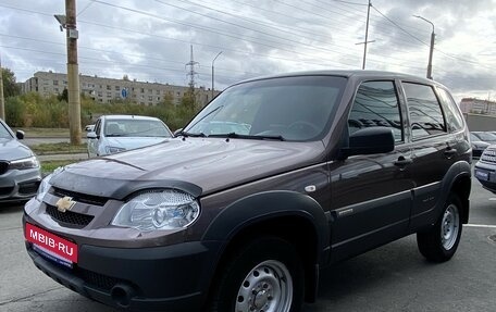 Chevrolet Niva I рестайлинг, 2017 год, 830 000 рублей, 3 фотография