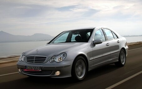 Mercedes-Benz C-Класс, 2004 год, 700 000 рублей, 1 фотография