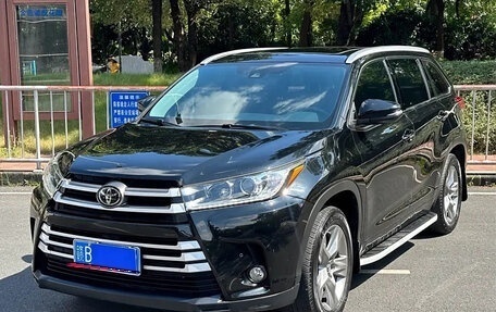 Toyota Highlander III, 2021 год, 3 300 000 рублей, 1 фотография