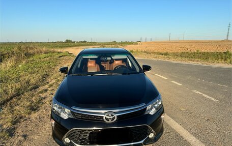 Toyota Camry, 2017 год, 2 750 000 рублей, 2 фотография